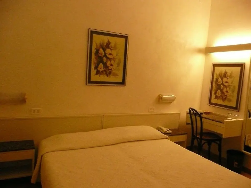 Hotel Rosabianca Rimini 4*,